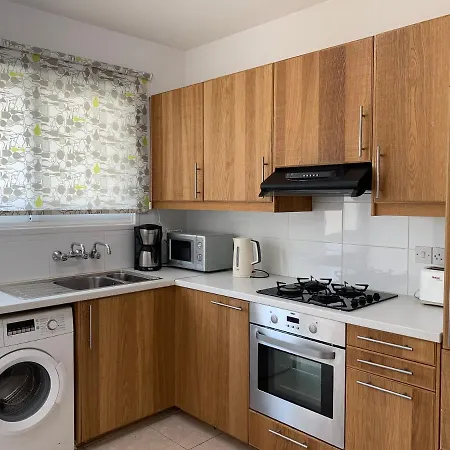 A Lovely 3 Bedroom App لارنكا