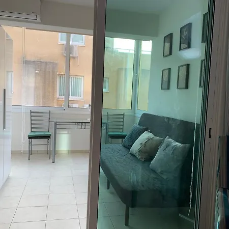 شقة A Lovely 3 Bedroom App لارنكا